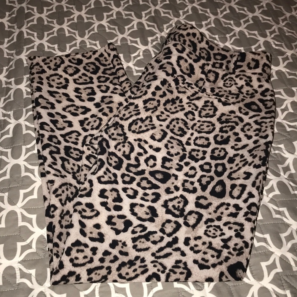 Victoria Secret Tapered Ankle Pants Size 6